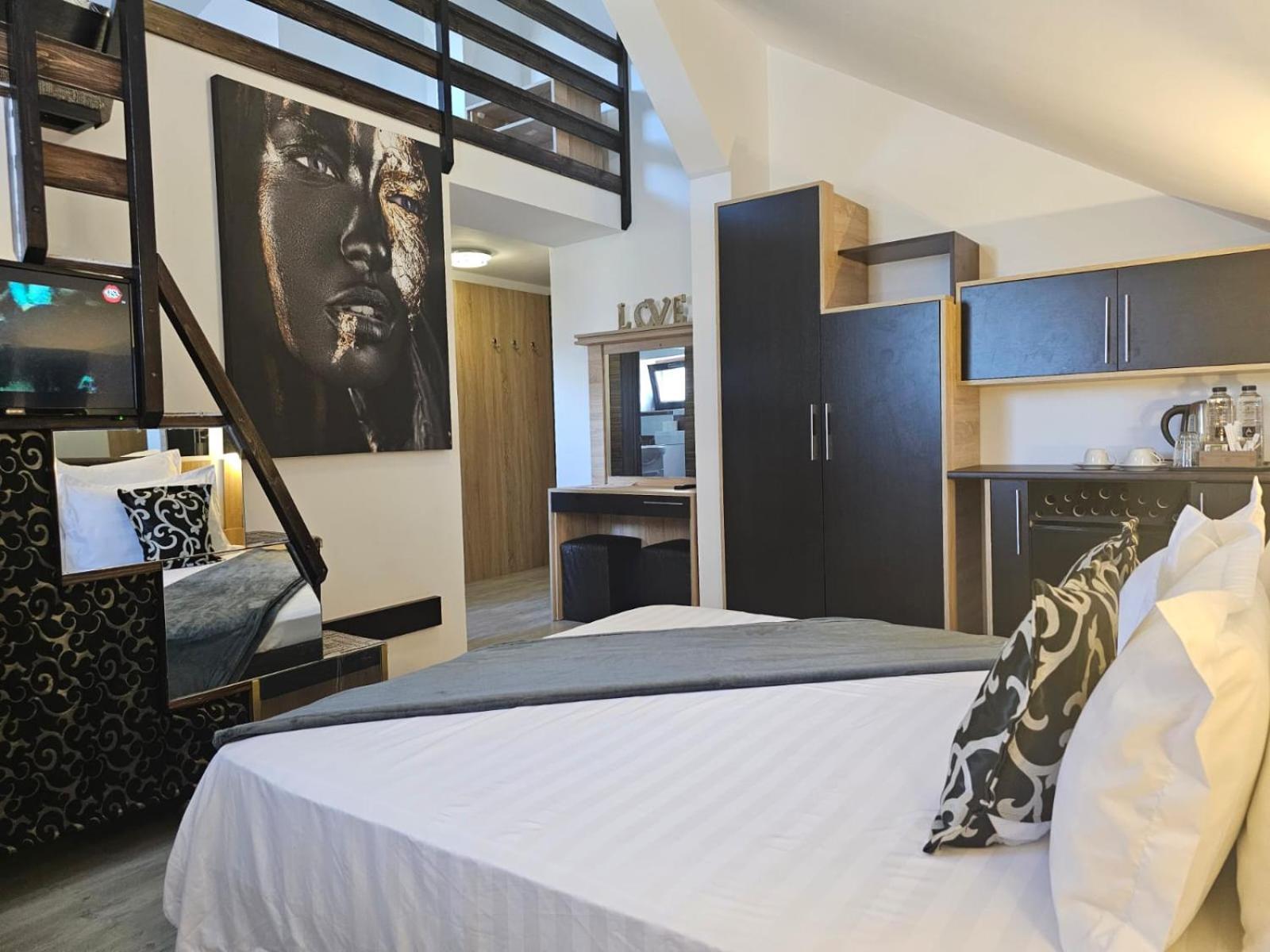 Theline Hotel Bucureşti Ngoại thất bức ảnh