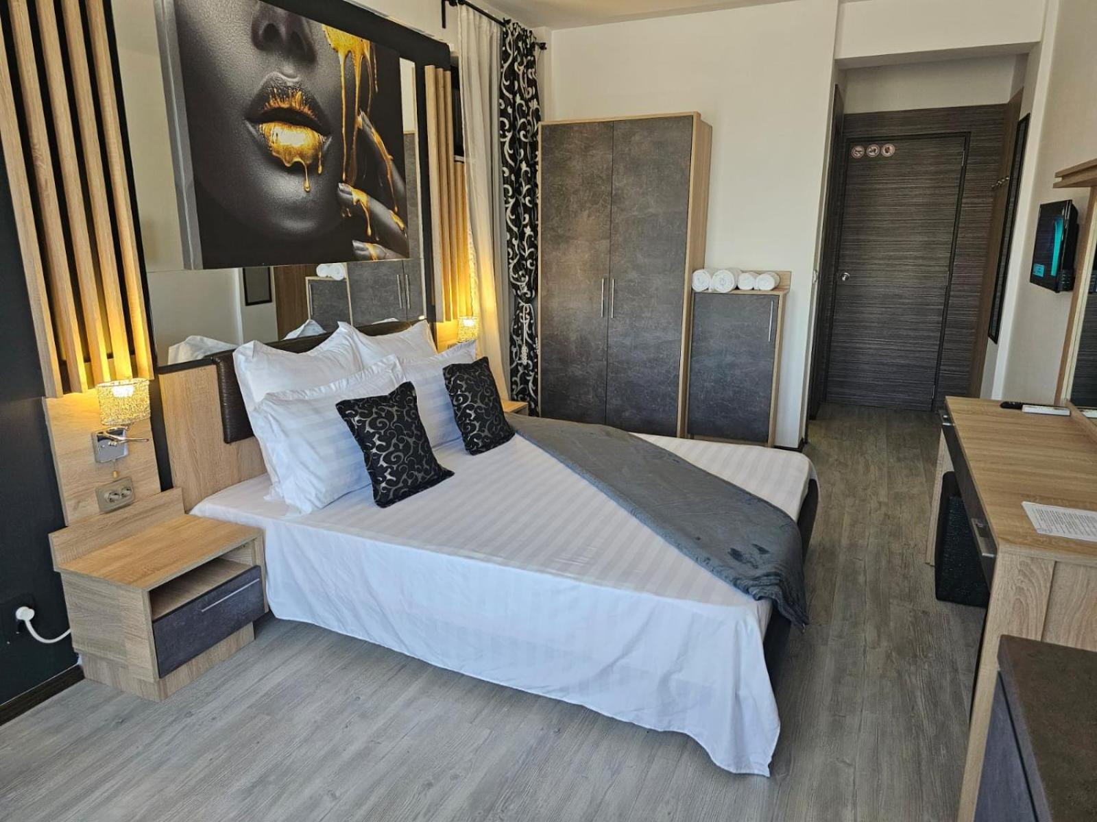 Theline Hotel Bucureşti Ngoại thất bức ảnh