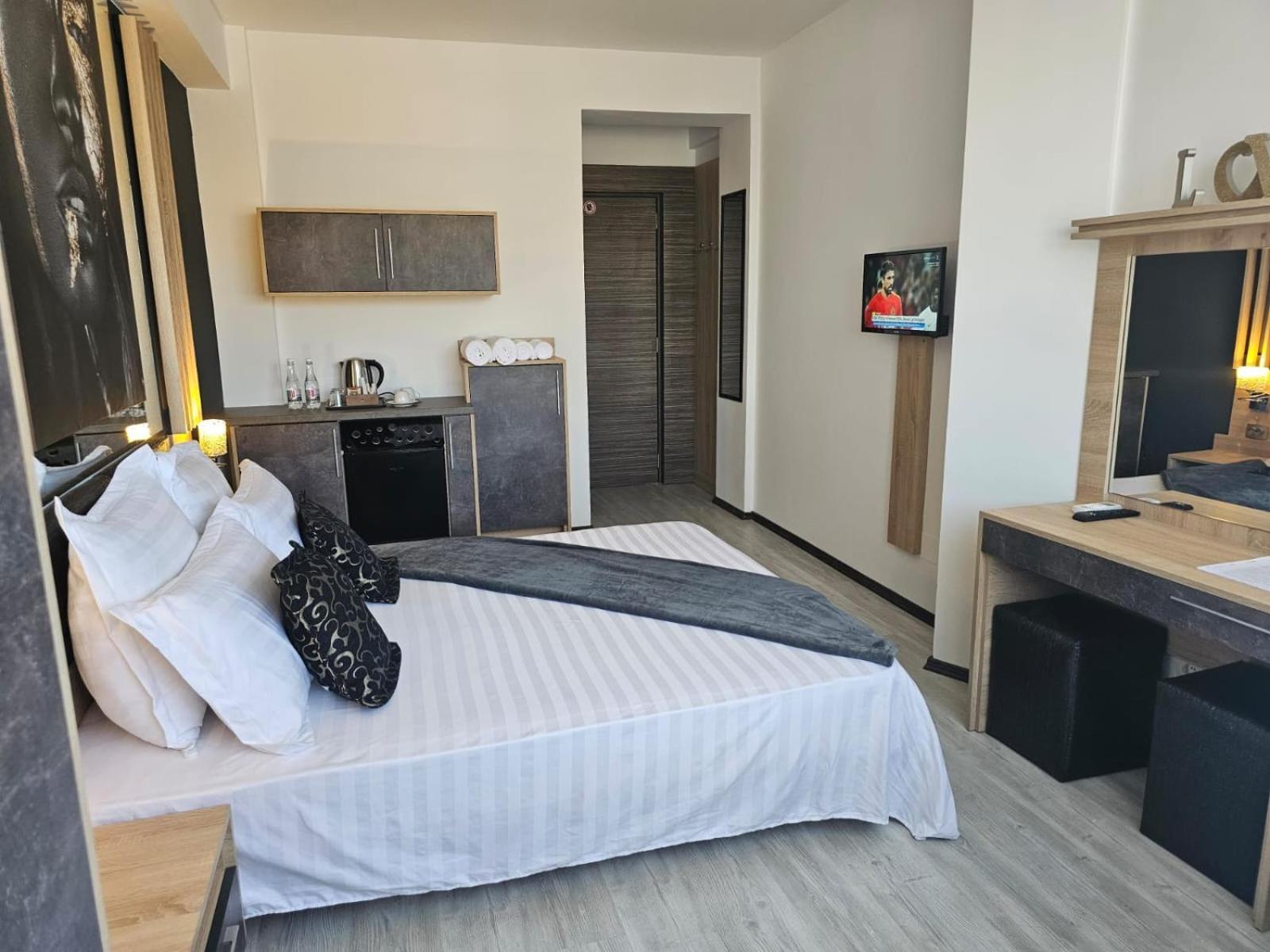 Theline Hotel Bucureşti Ngoại thất bức ảnh