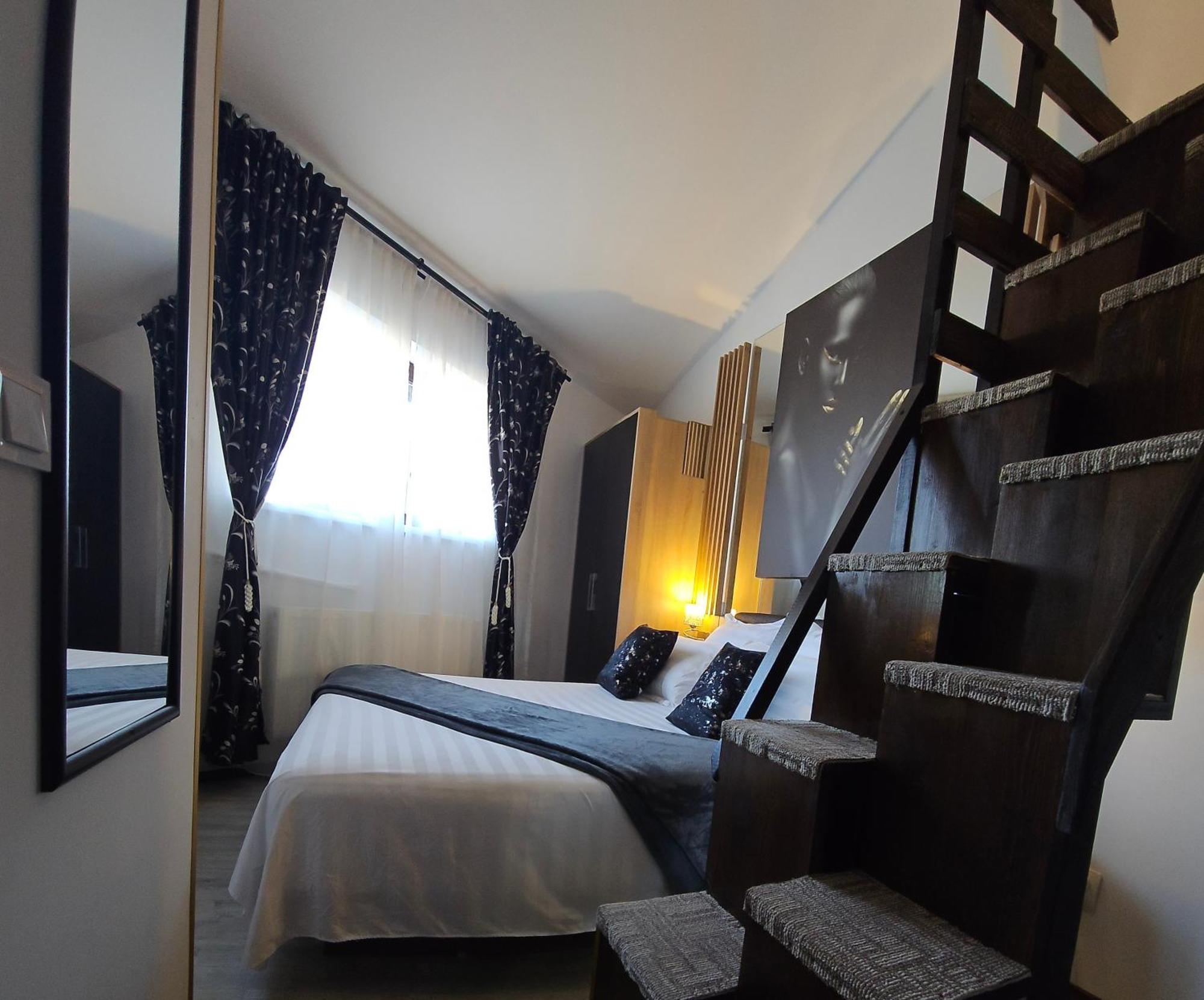 Theline Hotel Bucureşti Ngoại thất bức ảnh